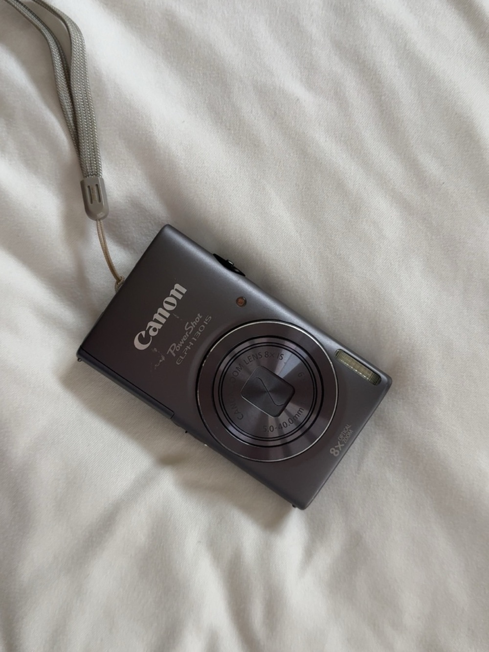Canon PowerShot Elph 130 IS Digital Camera + Charger